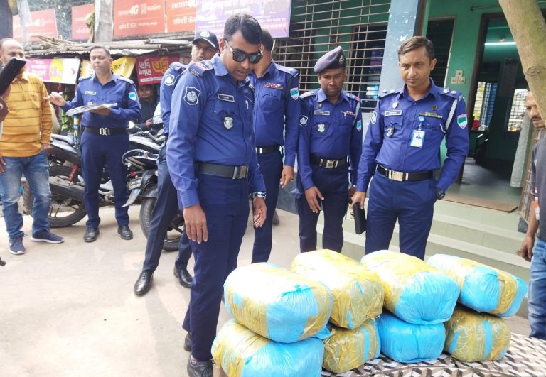 চেকপোস্ট দেখে গাঁজা রেখে পালাল ২ মাদক কারবারি