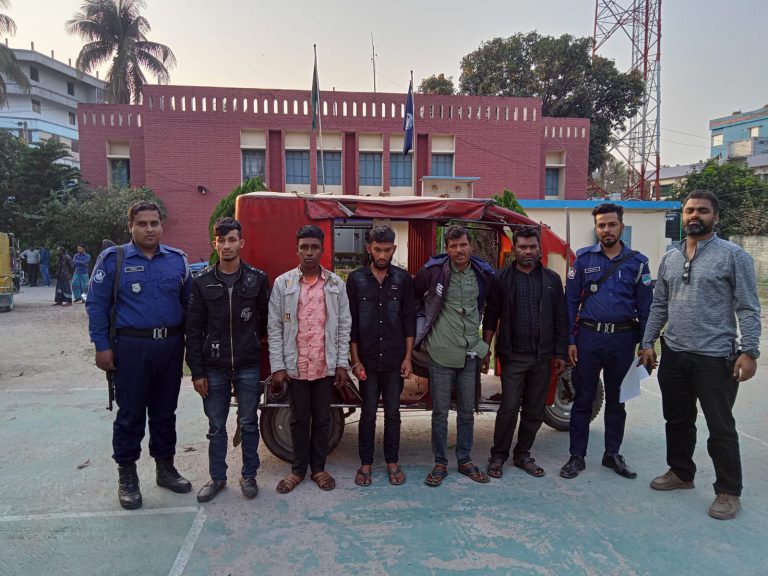 মাগুরায় ইজিবাইক চোর চক্রের ৫ সদস্য আটক
