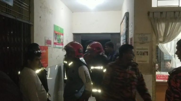 পাবনায় সিএনজি-প্রাইভেটকারের সংঘর্ষে নিহত ১