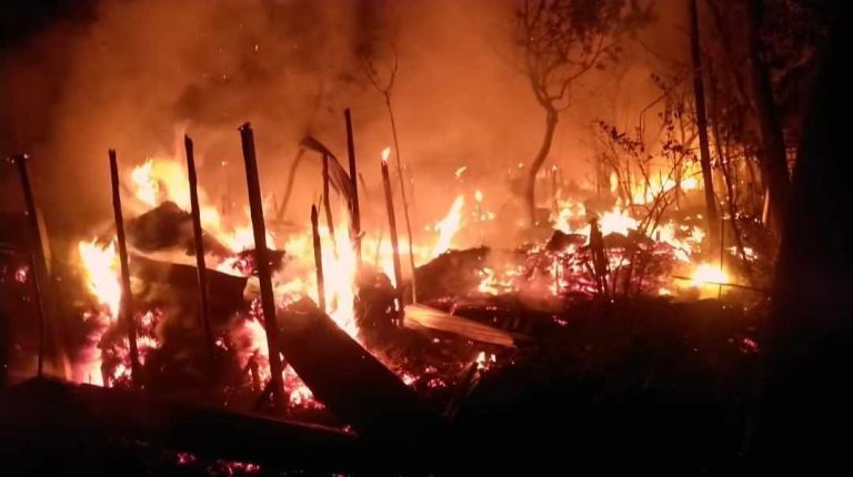 ঠাকুরগাঁওয়ে অগ্নিকান্ডে ৩১ পরিবার নিঃস্ব