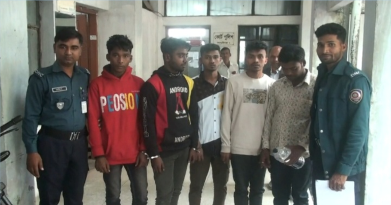 নাটোরে গাঁজা ও ইয়াবাসহ গ্রেপ্তার ৫