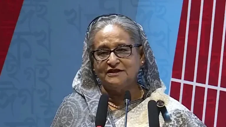 হঠাৎ ধনী হলে মানুষ ভাবে ইংরেজিতে কথা বলা স্মার্টনেস: প্রধানমন্ত্রী