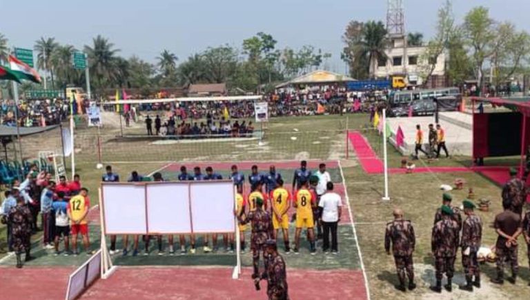 সাতক্ষীরায় বিজিবি-বিএসএফের ভলিবল খেলা