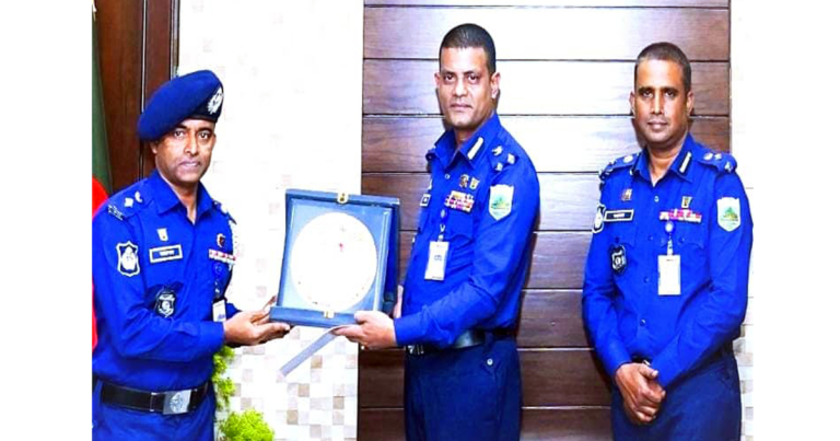 রাজশাহী রেঞ্জে শ্রেষ্ঠ পুলিশ সুপার মুহাম্মদ রাশিদুল হক