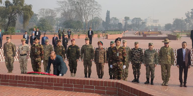 স্মৃতিসৌধে শ্রদ্ধা ও গার্মেন্টস পরিদর্শন করেন ১১ দেশের সামরিক কর্মকর্তা