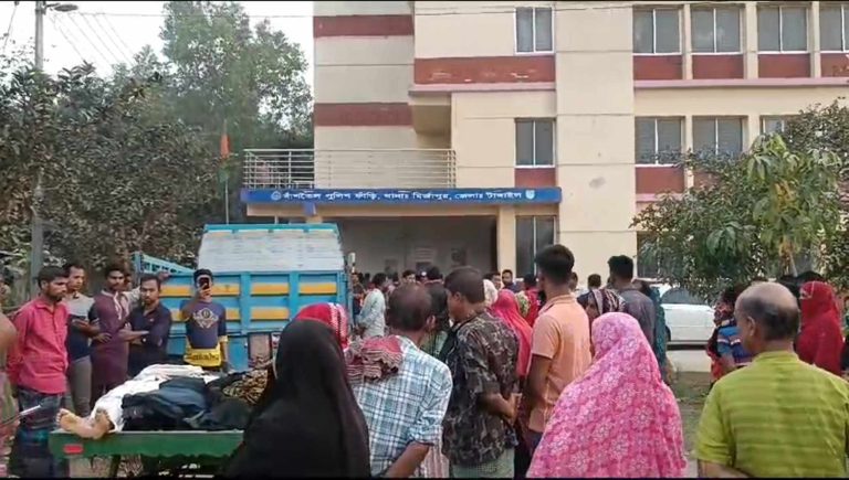 টাঙ্গাইলে পিকআপ- সিএনজির সংঘর্ষ, ৪ যাত্রী নিহত