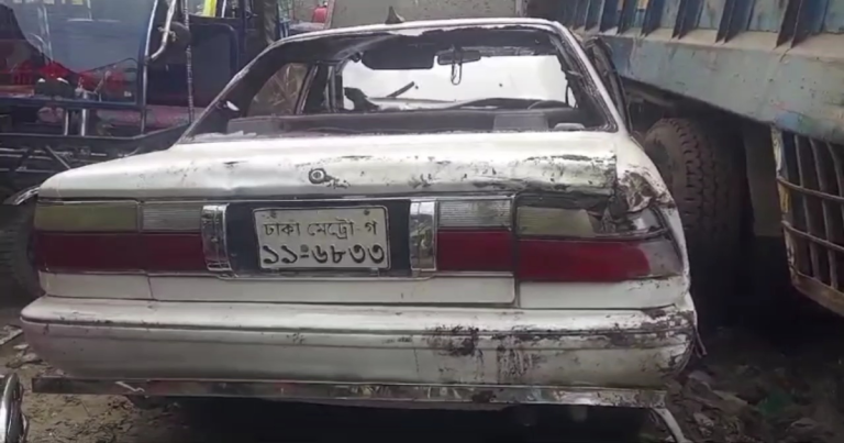 নিয়ন্ত্রণ হারিয়ে খুঁটিতে প্রাইভেটকারের ধাক্কা, জামাই-শ্বশুর নিহত