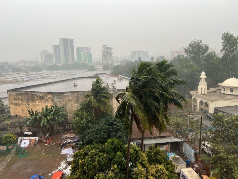 রাজধানীতে হঠাৎ বৃষ্টি