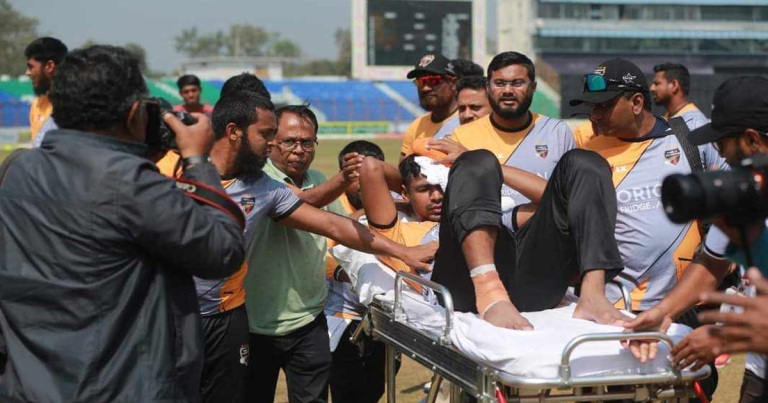 মাথায় বলের আঘাত, হাসপাতালে মোস্তাফিজ