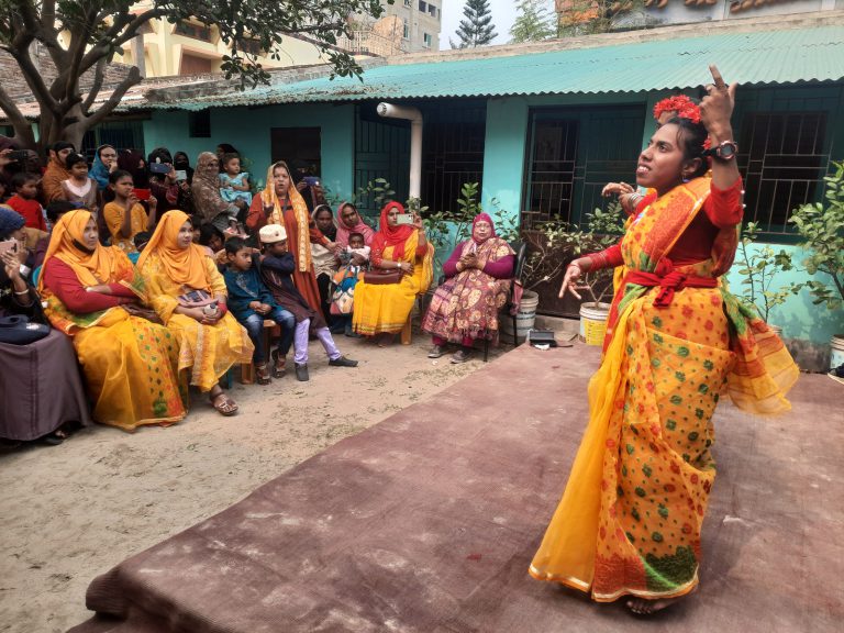 প্রতিবন্ধী শিক্ষার্থীদের নেচে গেয়ে বসন্ত বরণ