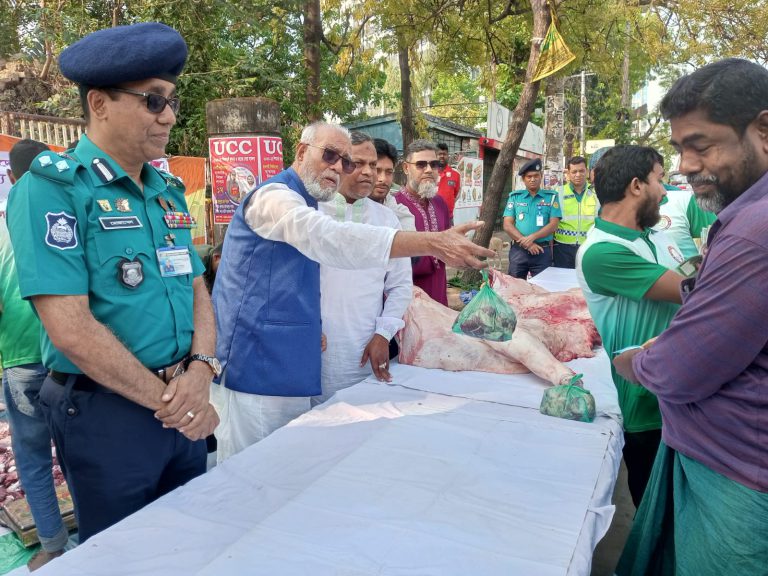 সেচ্ছাসেবী সংগঠনের উদ্যোগে ৬০০ টাকায় গরুর মাংস বিক্রি
