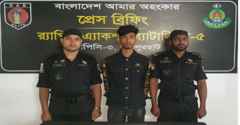 নওগাঁয় স্কুল ছাত্রী অপহরণ, অপরাধী গ্রেপ্তার