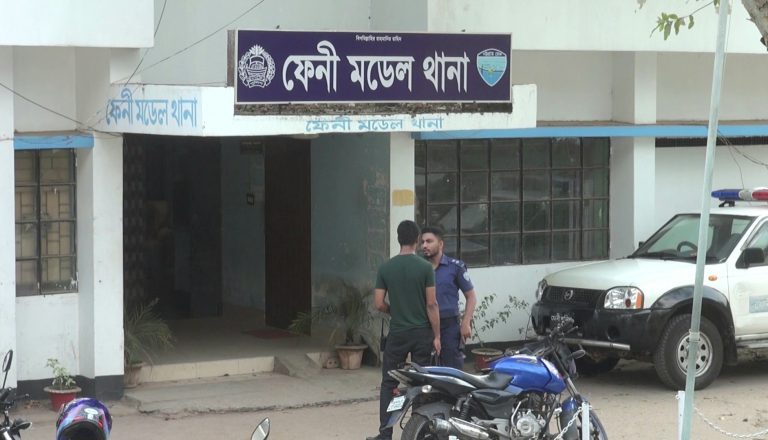পুলিশের উপর মাদক কারবারীদের হামলা, ২ পুলিশ আহত