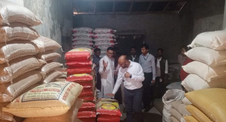 ভারতীয় ১৯৯ বস্তা চিনি আটক, ব্যবসায়িকে ২০ হাজার টাকা জরিমানা