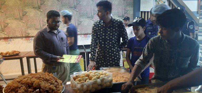 অস্বাস্থ্যকর পরিবেশে ইফতার তৈরী; ৩ প্রতিষ্ঠানের জরিমানা