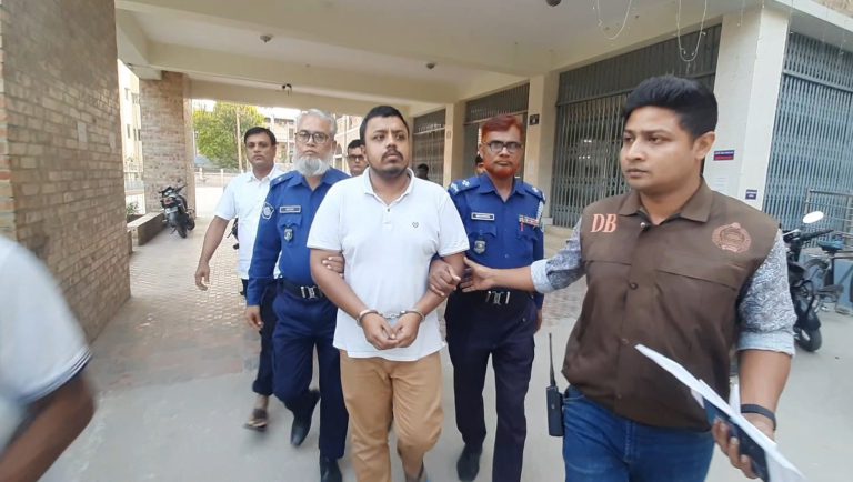 শিক্ষার্থীকে গুলি: শিক্ষক রায়হানের অস্ত্র কেনার অনুপ্রেরণা হিন্দি সিনেমা