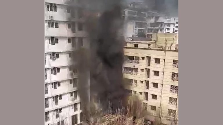 বনানীতে নির্মাণাধীন ভবনে আগুন