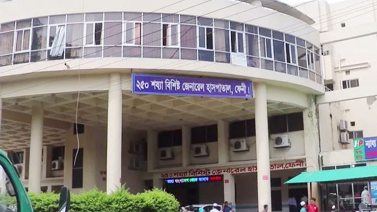ফেনীতে সড়ক দুর্ঘটনায় ব্যাংক কর্মকর্তা নিহত, আহত ৪