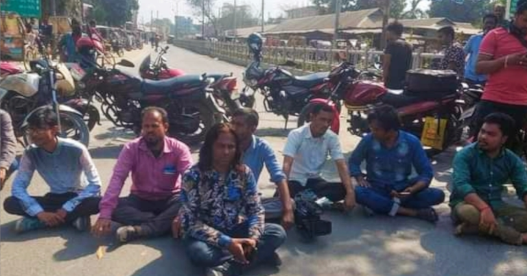 লালমনিরহাটে তথ্য চাওয়ায় পাঁচ সাংবাদিককে আটকে রাখলেন এসিল্যান্ড