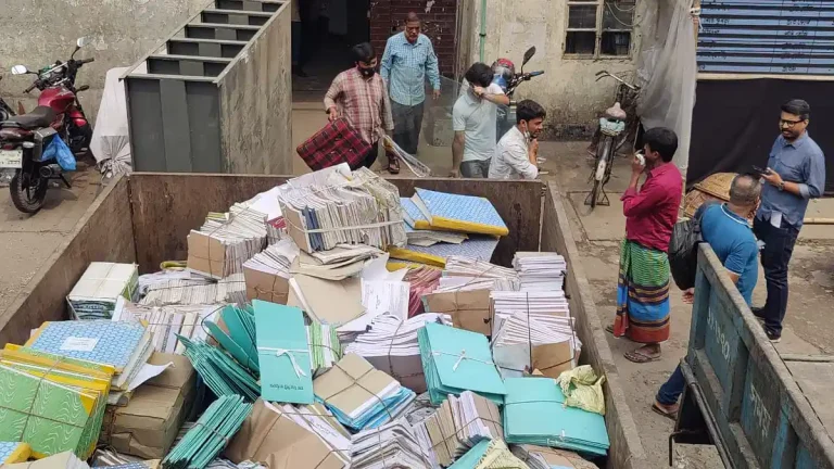 কারওয়ান বাজার থেকে সরিয়ে নেওয়া হচ্ছে ডিএনসিসির আঞ্চলিক কার্যালয়