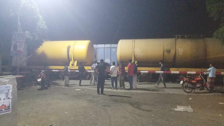 পাবনায় দুই ট্রেনের সংঘর্ষ; ঢাকা-খুলনা রেল যোগাযোগ বন্ধ