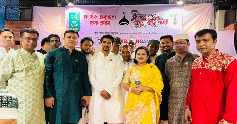রাজধানীতে এক ছাদের নিচে ৩০০ বন্ধুর ইফতার