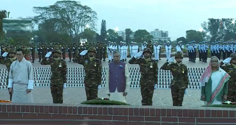 স্বাধীনতা দিবসে স্মৃতিসৌধে রাষ্ট্রপতি ও প্রধানমন্ত্রীর শ্রদ্ধা
