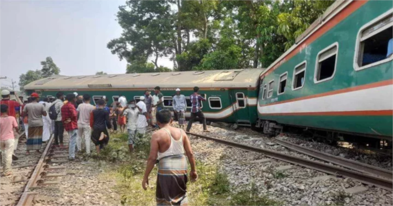 কুমিল্লায় বিজয় এক্সপ্রেসের ৯ বগি লাইনচ্যুত