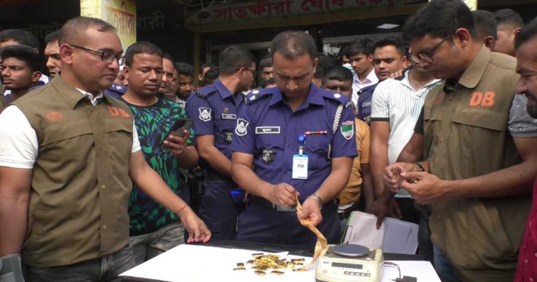 যশোরে স্বর্ণের বারসহ আটক ২