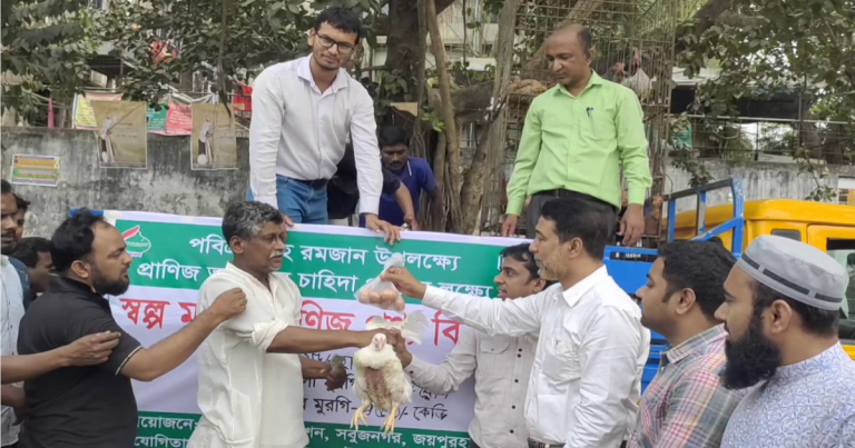 জয়পুরহাটে স্বল্পমুল্যে মাংস, দুধ ও ডিম বিক্রি শুরু