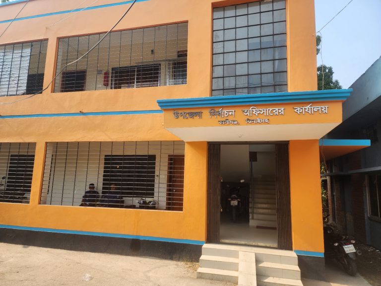 ভোগান্তির আর এক নাম কালীগঞ্জ নির্বাচন অফিস