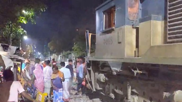ময়মনসিংহে ট্রেনে কাটা পড়ে অটোরিকশার ২ যাত্রীর মৃত্যু