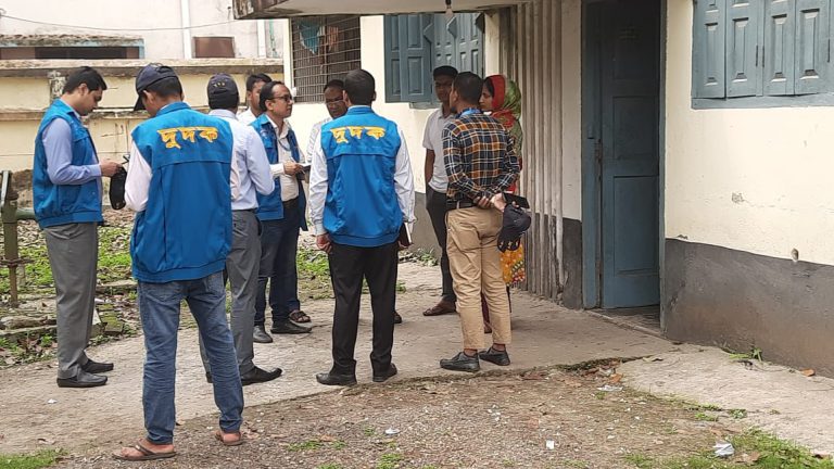 ভাড়া ছাড়াই কোয়ার্টারে থাকছেন হাসপাতালের কর্মকর্তারা