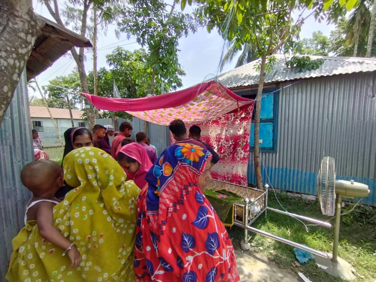 পাবনায় সিএনজি-অ্যাম্বুলেন্স মুখোমুখি সংঘর্ষে নিহত ২