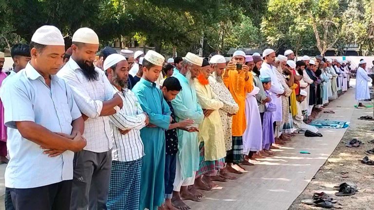 ঠাকুরগাঁওয়ে বৃষ্টির জন্য ইস্তিস্কার নামাজ আদায়
