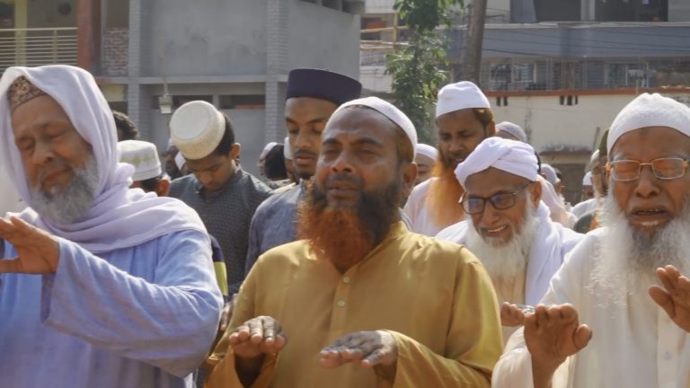 ঝিনাইদহে বৃষ্টির আশায় কাঁদলেন মুসল্লিরা