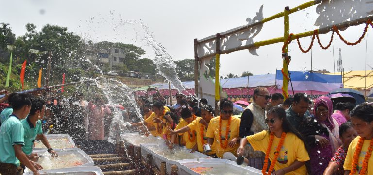 রাঙামাটিতে মারমা সম্প্রদায়ের সাংগ্রাই উৎসব