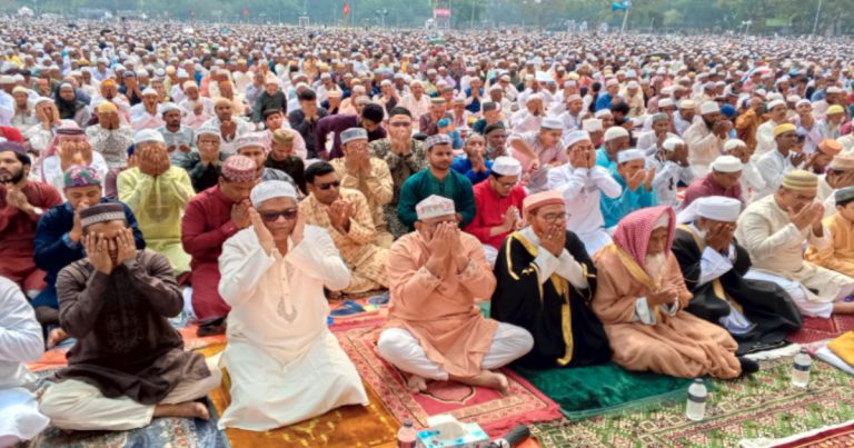 গোড়-এ-শহীদ ময়দানের ঈদ জামাতে ৬ লাখ মুসল্লির অংশগ্রহণ
