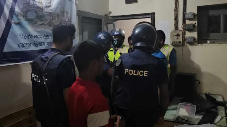 বান্দরবানে সোনালী ব্যাংকে ডাকাতি, ম্যানেজারকে অপহরণ