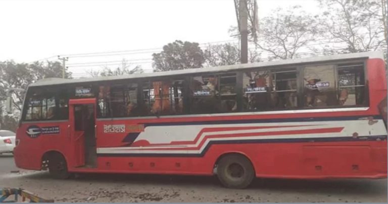 যাত্রীদের পিটুনিতে বাসচালক-কন্ডাক্টর নিহত