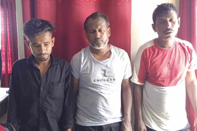 কুষ্টিয়ায় প্রতারনার মাধ্যমে অগ্রনী ব্যাংকে টাকা উত্তোলন, আটক ৩
