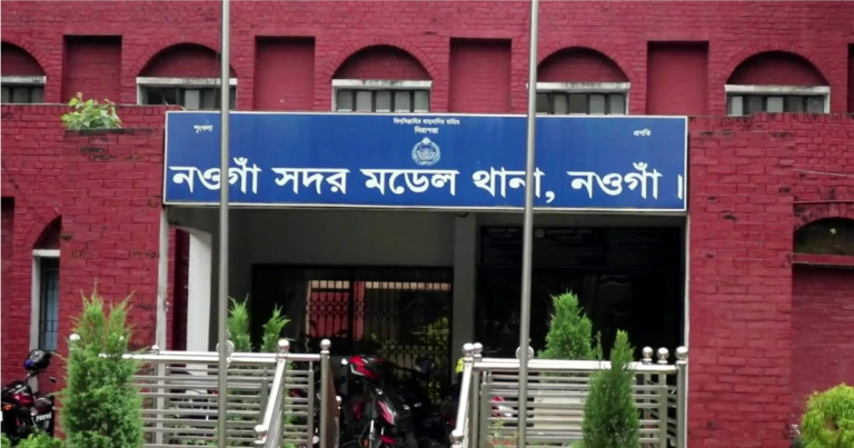নওগাঁয় প্রকাশ্যে অস্ত্র মহড়া, পল্লী বিদ্যুতের ঠিকাদারকে কুপিয়ে জখম