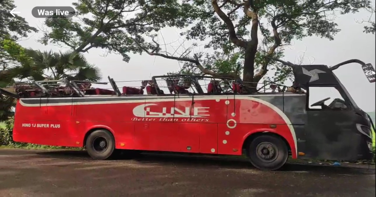 সিরাজগঞ্জে গাছের সাথে বাসের ধাক্কা, নিহত ১