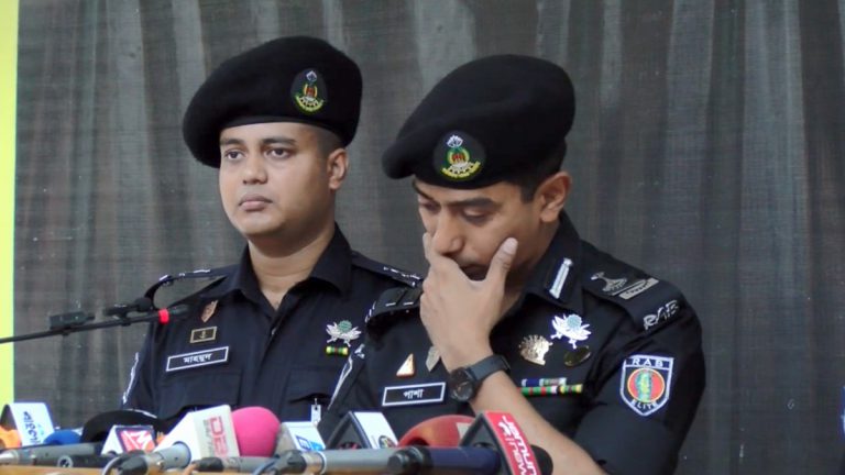 শিশু ঝুমুর ধর্ষণ ও হত্যার বর্ণনা দিতে কেঁদে ফেললেন র‌্যাব কর্মকর্তা