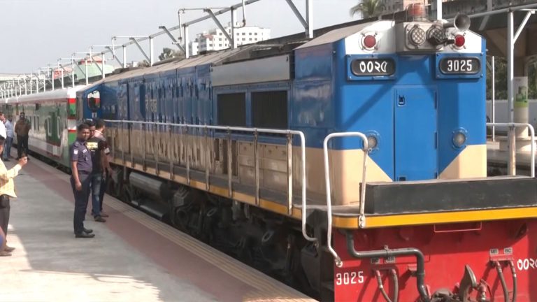 ‘লাভজনক’ কক্সবাজার স্পেশাল ট্রেন বন্ধ