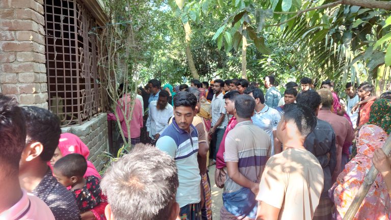 ঝিনাইদহে প্রবাসীর স্ত্রীকে গলা কেটে হত্যা