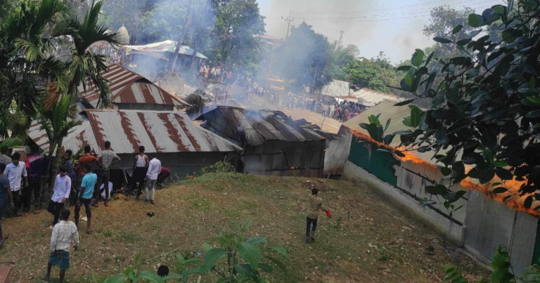 দীঘিনালায় আগুনে পুড়ল ২১ দোকান
