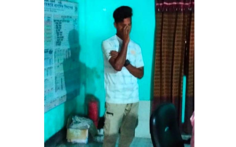 ঠাকুরগাঁওয়ে জাল ভোট দেওয়ার সময় কিশোর আটক