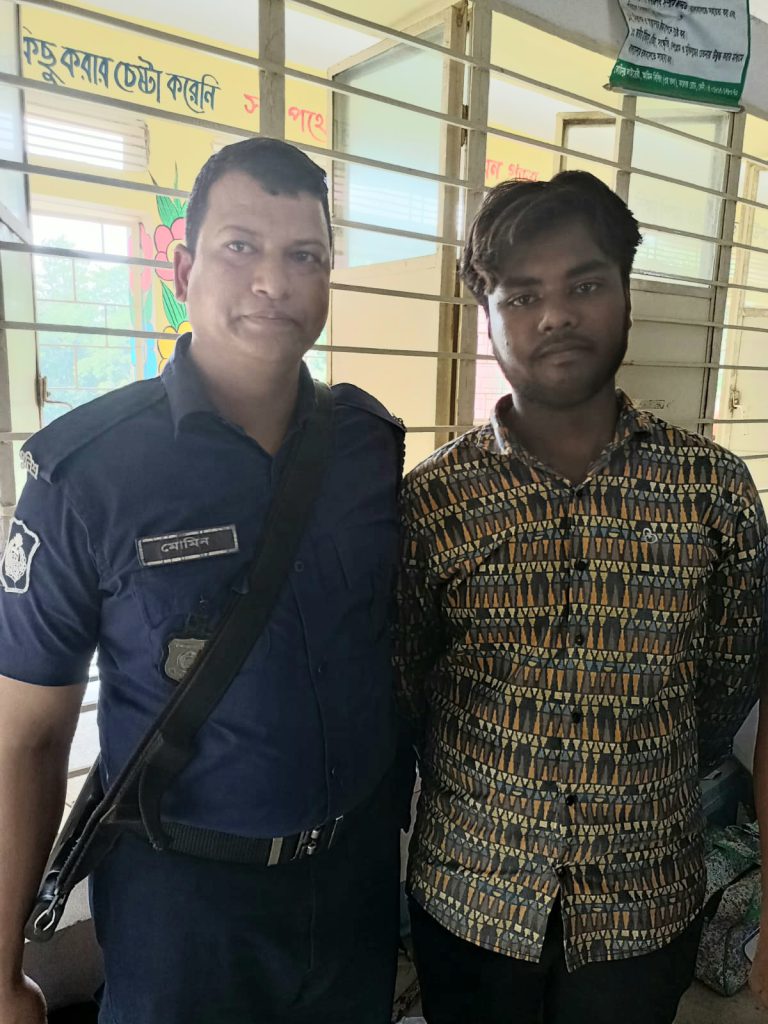 জাল ভোট দিতে গিয়ে আটক ৯