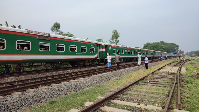 ঢাকার সঙ্গে উত্তরবঙ্গের রেল যোগাযোগ স্বাভাবিক
